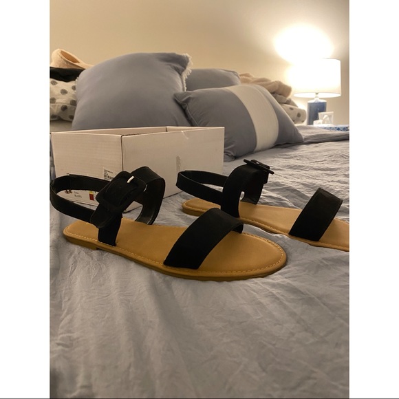 Sandals - Picture 2 of 3